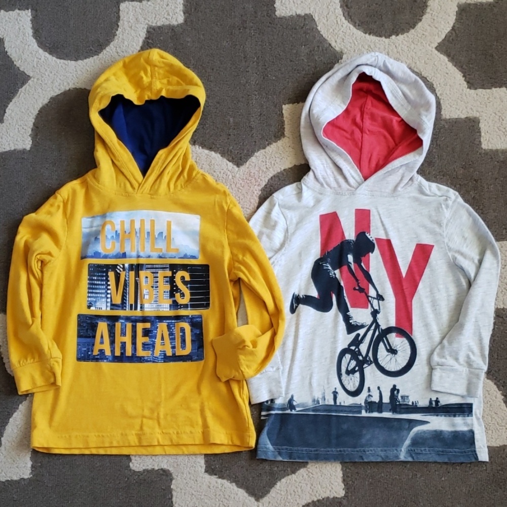 5/$20 Old Navy size xs (5) hooded tees